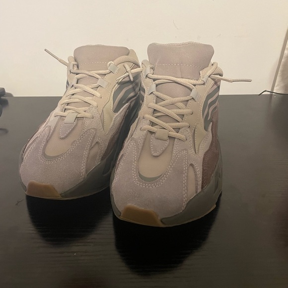 ❌SOLD❌Yeezy 700 v2 and 250 off normal price - Picture 2 of 5